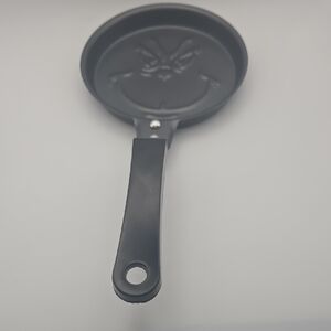 Grinch Mini Pancake/Egg Pan – Holiday Breakfast Mold – Nonstick Christmas Kitche